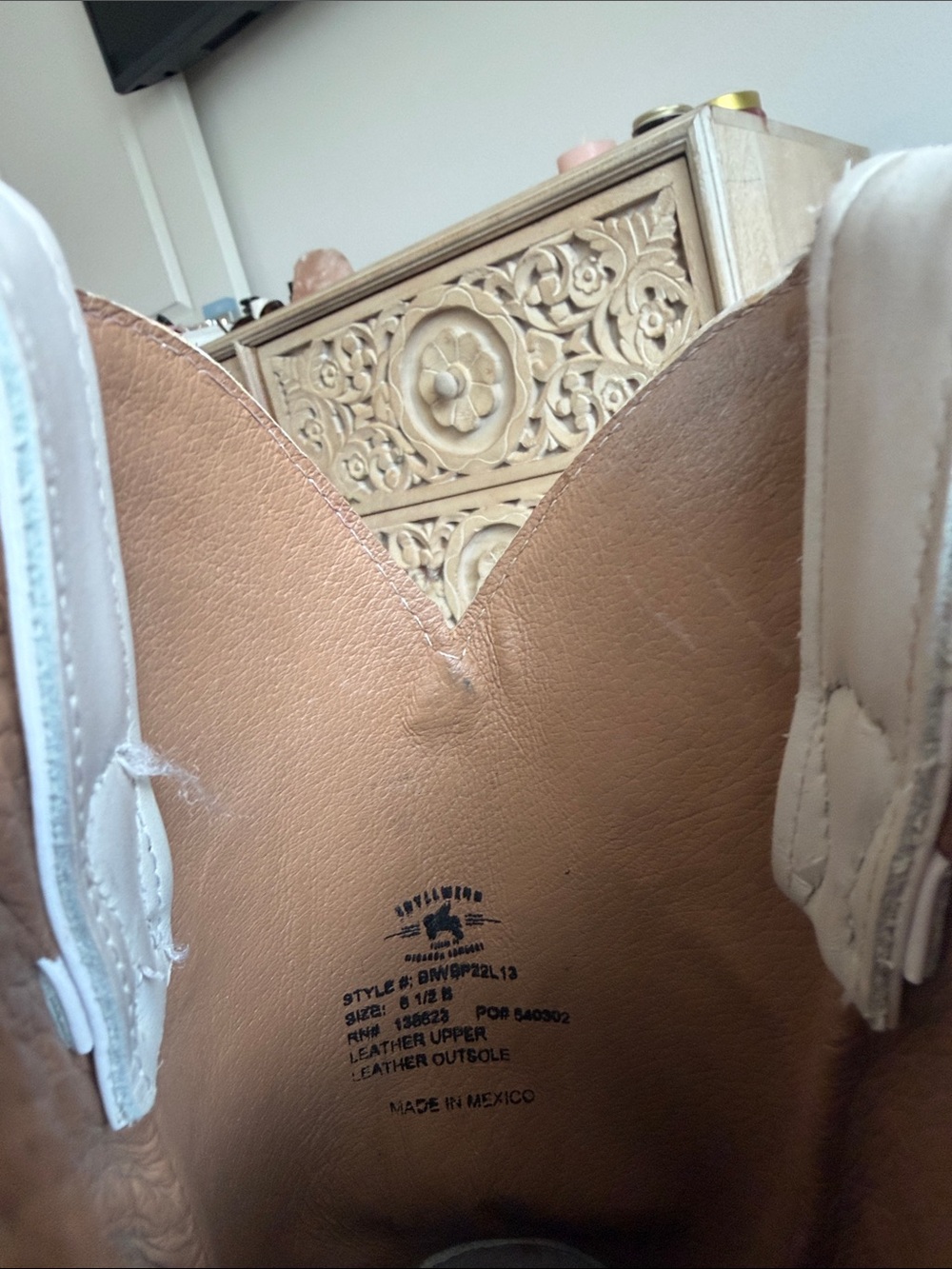 Women’s Authentic White Leather Cowboy Boots - Picture 5 of 5